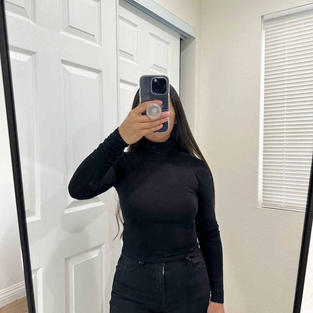 FOREVER21 CROPPED TURTLENECK TOP